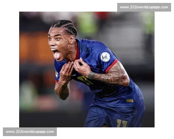 奥纳纳布基纳法索获总统接见 赠欧联杯签名球衣表敬意