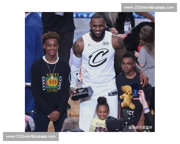 勒布朗之子布莱斯助阵亚利桑那大学学弟锦标赛：传承篮球基因，见证未来之星成长